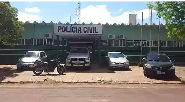 Mulher apanha e é jogada de camionete por vizinho no interior de MS