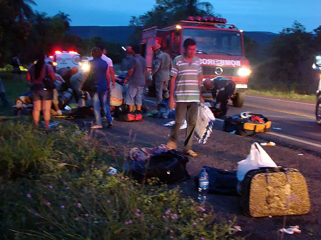 Urgente: acidente com ônibus deixa uma pessoa morta e outras 38 feridas
