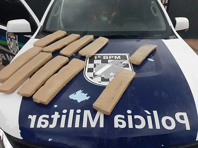 Funcionários encontram 11 quilos de maconha em tapetes doados para instituição