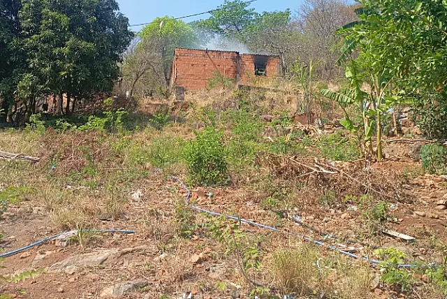 Incêndio destrói residência no bairro Aeroporto em Corumbá