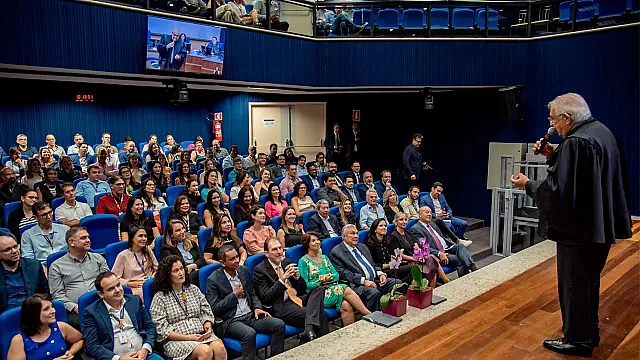 TCE-MS celebra Dia do Auditor de Controle Externo com sessão e homenagens