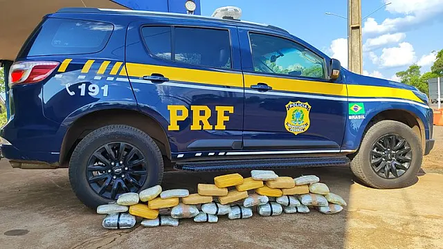 Dois são presos com carga de 25 kg de maconha e skunk na BR-262