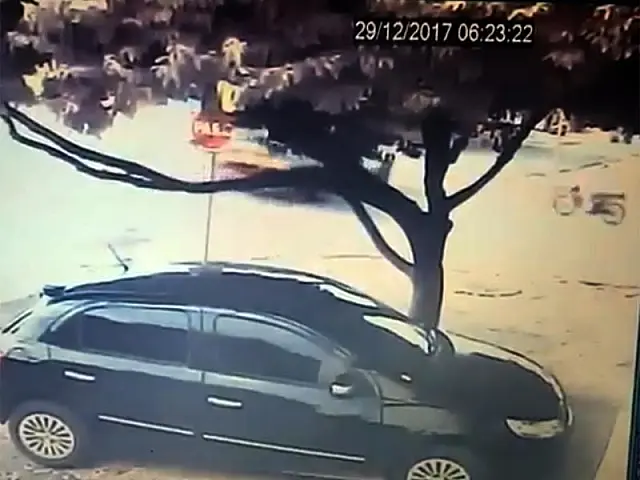 Vídeo mostra acidente que matou motociclista Flávio Weis e a chegada do socorro