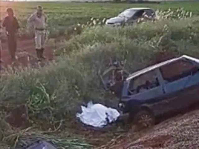 Condutor é arremessado para fora de carro em capotagem e morre na MS-258
