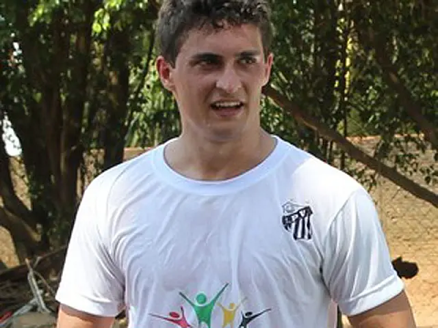 Atacante Rafael Pato pode deixar o Azulão