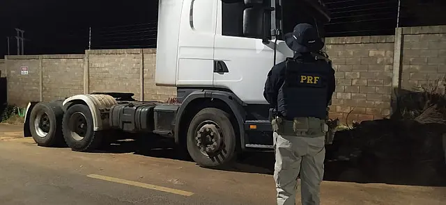 Caminhão com mandado de apreensão é interceptado na BR-262