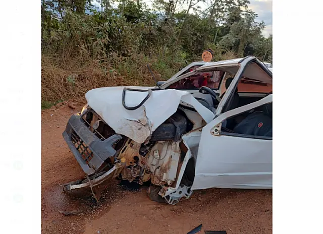 Motorista perde controle do carro e capota na estrada do Pequi, em Anastácio