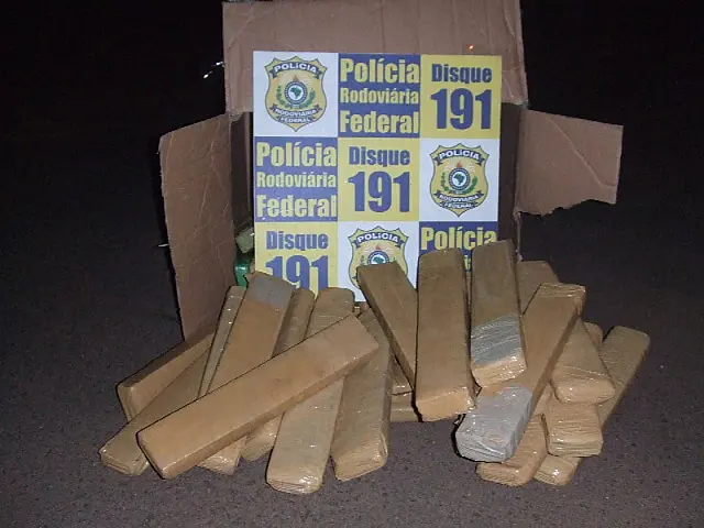 Caminhão de mudança trazia 42,9 quilos de maconha, diz PRF