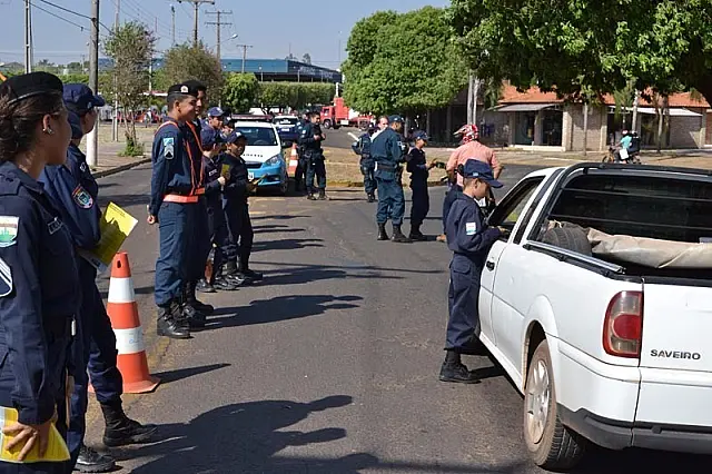 Patrulha Mirim de Anastácio realiza 'blitz' durante a Semana Nacional de Trânsito