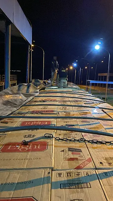 Caminhoneiro é preso com 440 mil maços de cigarro contrabandeados em Eldorado