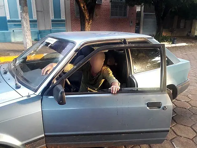 Bêbado, motorista de Escort é preso em flagrante fazendo zigue-zague no centro