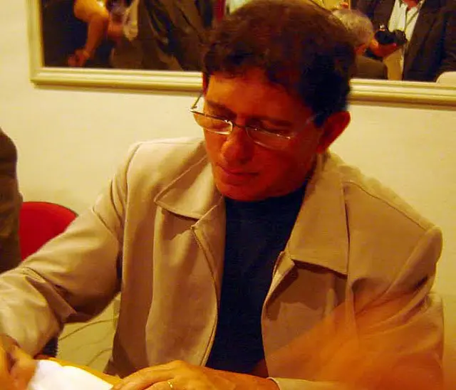 Poeta Rubenio Marcelo lança hoje livro 'Veleiros da Essência'