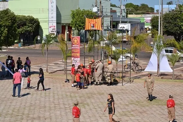 Bombeiros fazem evento especial para as crianças em Anastácio