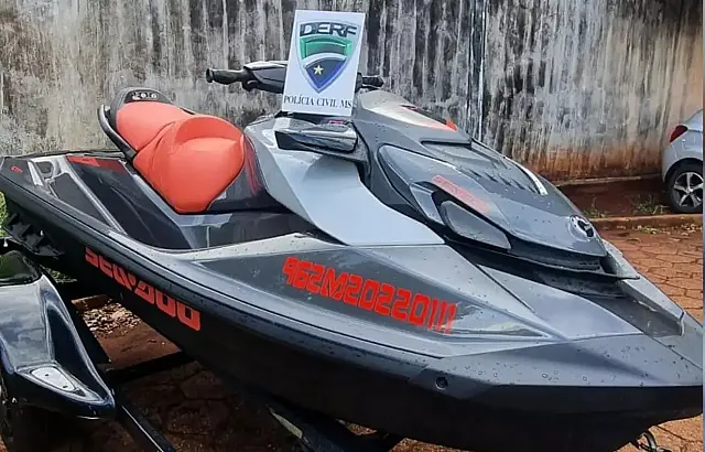 Jet ski é furtado de oficina e jovem preso na Capital