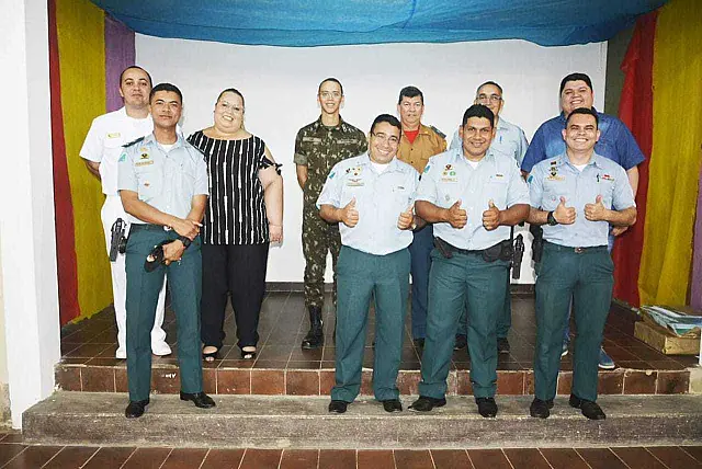 Alunos e professores recebem aula inaugural do Proerd