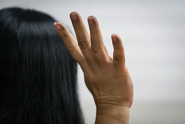 Mulher é estuprada após festa da empresa e denuncia colega de trabalho