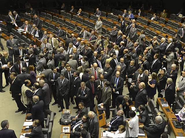 Câmara aprova PEC que institui o voto aberto em todas as votações