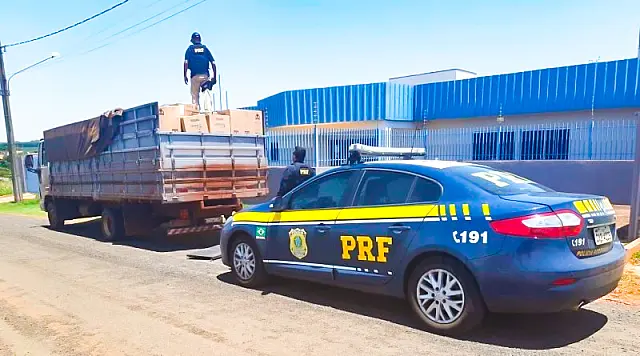 Polícia Rodoviária Federal apreende 175 mil maços de cigarros na BR-158