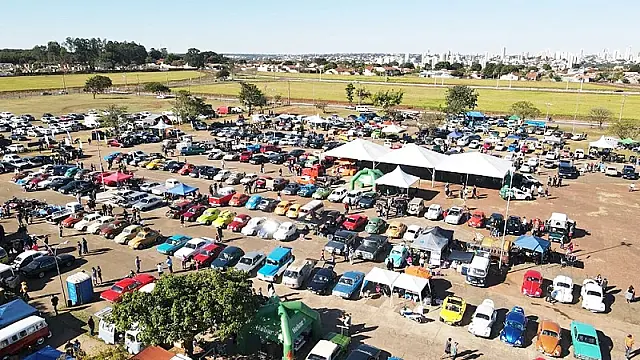 Encontro reúne carros antigos, música e gastronomia neste fim de semana