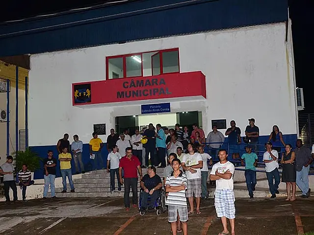 Manifestantes contestam vereadores de Aquidauana e organizam abaixo-assinado