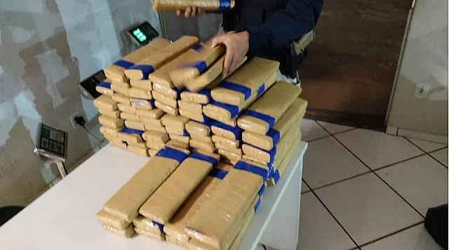 Após ignorar ordem de parada, PRF apreende veículo com 208 kg de drogas em Ponta Porã