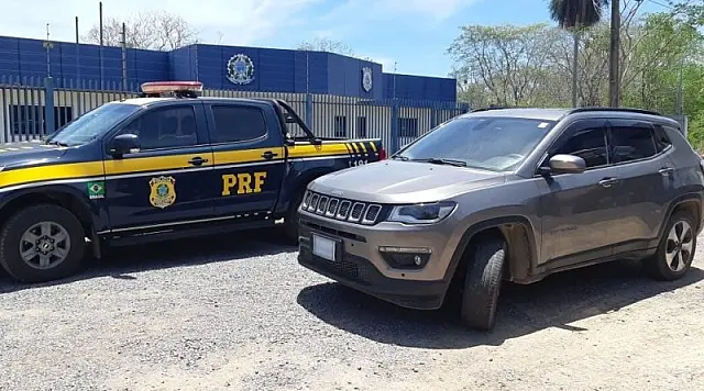 PRF recupera na rodovia BR-262 carro de luxo roubado na Argentina