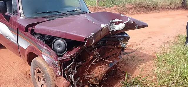 Usuários de droga furtam e abandonam caminhonete em estrada de Brasilândia