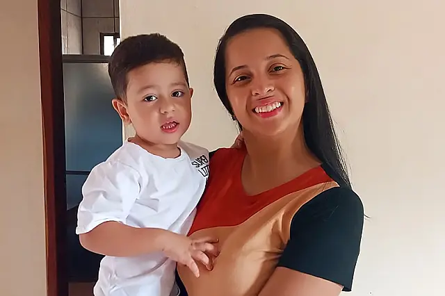 Servente ganha na Justiça direto de jornada reduzida para cuidar do filho autista em MS