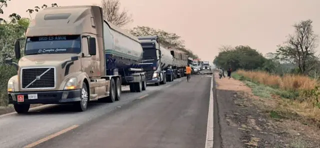 Carretas engavetam em rodovia e há suspeita de dois óbitos no local