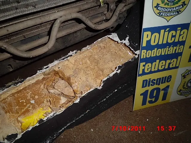 Bolivianos são presos com 68 quilos de cocaína na BR-158