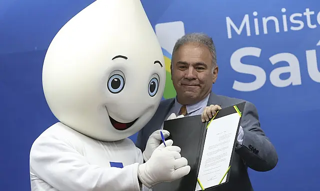 Ministro oficializa fim de emergência sanitária