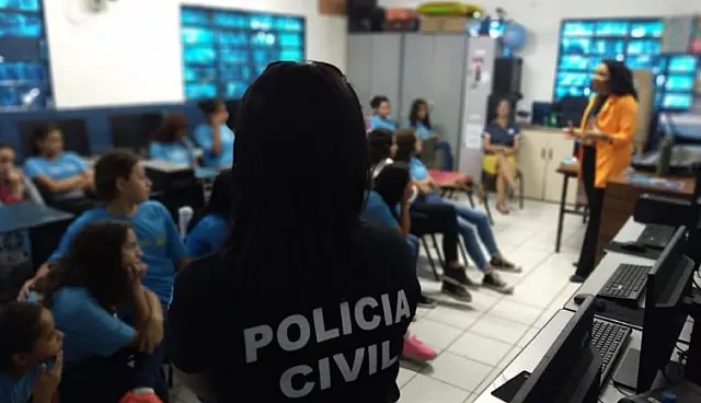 Polícia Civil realiza ação educativa com alunos de assentamento em Corumbá