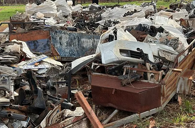 Leilão de Sucata: Detran-MS oferece lote único de 60 toneladas de restos de veículos