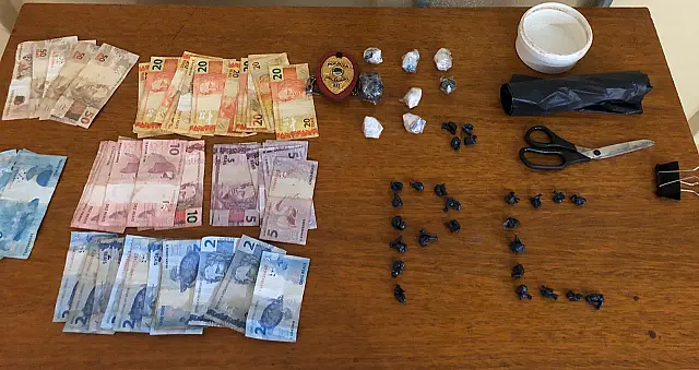 Casal de traficantes é preso contando dinheiro de drogas em Anastácio