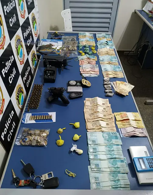 Polícia cumpre cinco mandados de prisão por tráfico