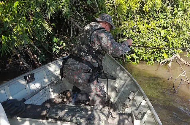 PMA de Aquidauana fiscaliza 31 embarcações, 128 pescadores e apreende anzóis de galho