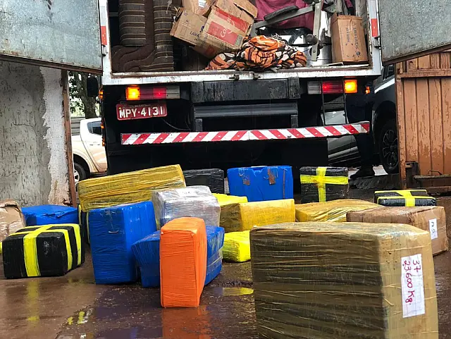 Grande quantidade de drogas são apreendidas em caminhão de mudança