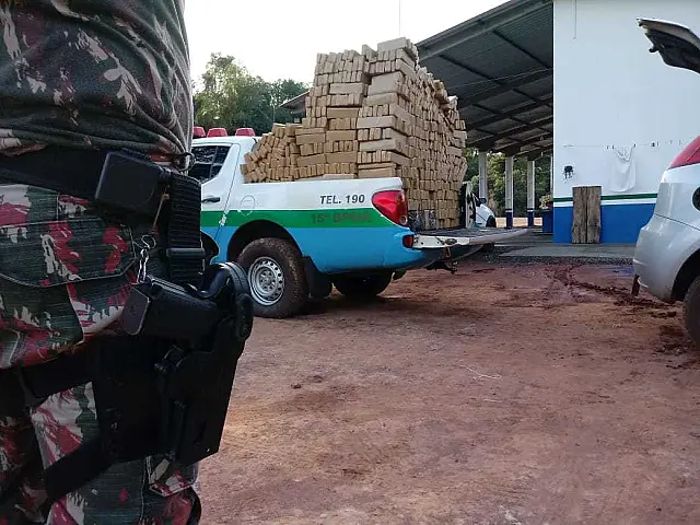 Adolescente é flagrada com carregamento de 700kg de maconha