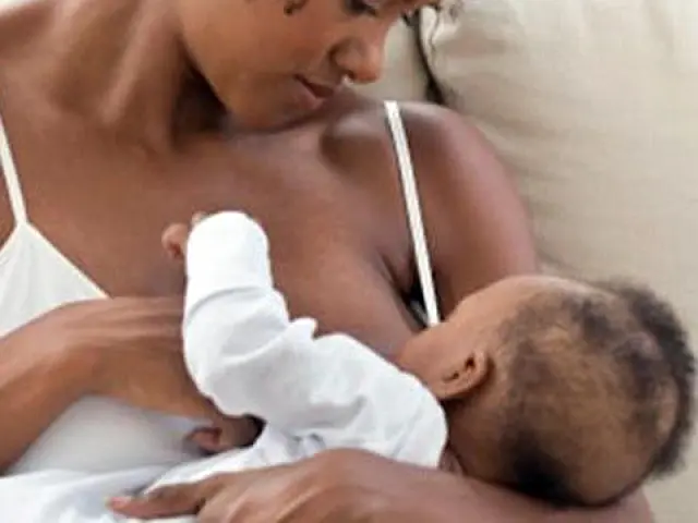 Mães com doenças infecciosas podem manter amamentação durante tratamento