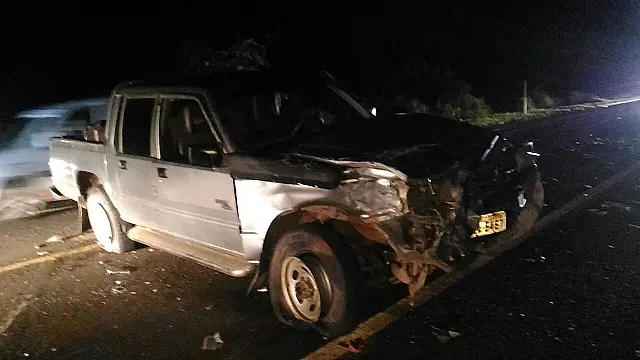 Condutor de L200 provoca acidente entre carreta com diesel na BR-262