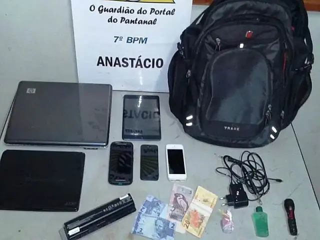 PM recupera objetos e apreende trio por assalto a residência