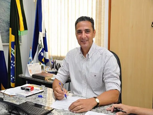 Prefeito decreta ponto facultativo nesta quinta-feira