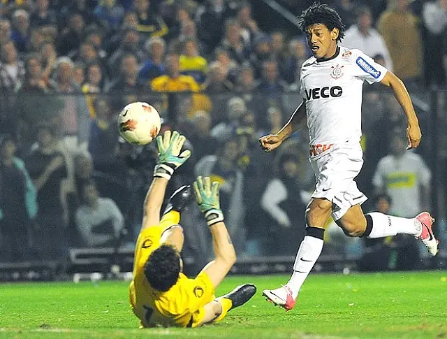 Romarinho brilha, e Timão empata com o Boca em La Bombonera