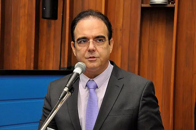 Felipe apela a bancos para não reduzirem limite do cartão de crédito