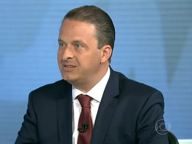?O que foi prometido não aconteceu?, diz Campos sobre Dilma
