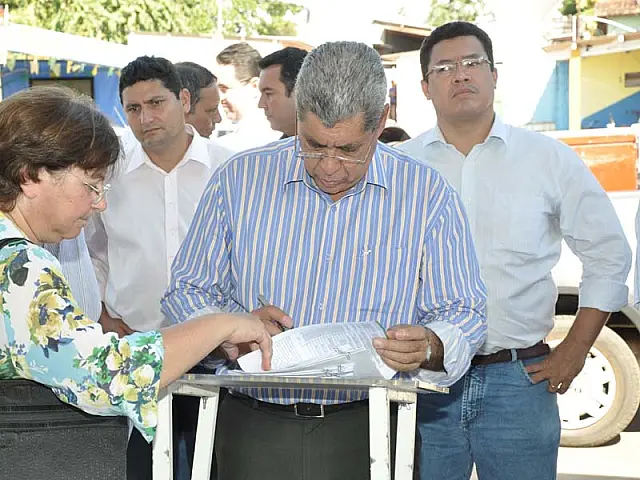 André assina ordem de serviço para obras de recapeamento asfáltico