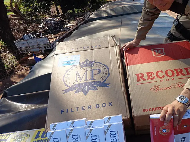 Carretas com cigarros contrabandeados são apreendidas em MS