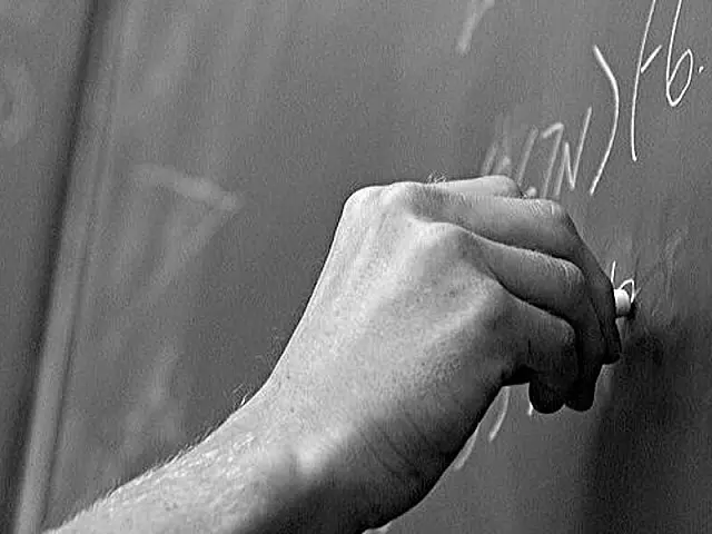 Piso dos professores deve ter reajuste de 7,97%, diz estudo da CNM