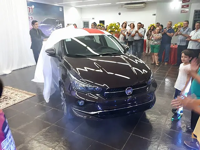 J. Jardim Fiat apresenta sedã Cronos a moradores de Anastácio e região