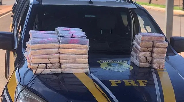 PRF em Jardim descobre 59 kg de cocaína escondidos em fundo falso